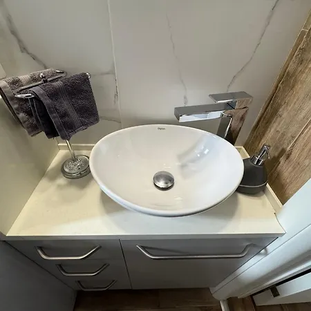 Little Gem Apartment *